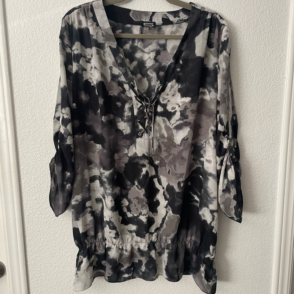 🌟5/$15🌟Sioni Black and Gray Lace-Up Blouse